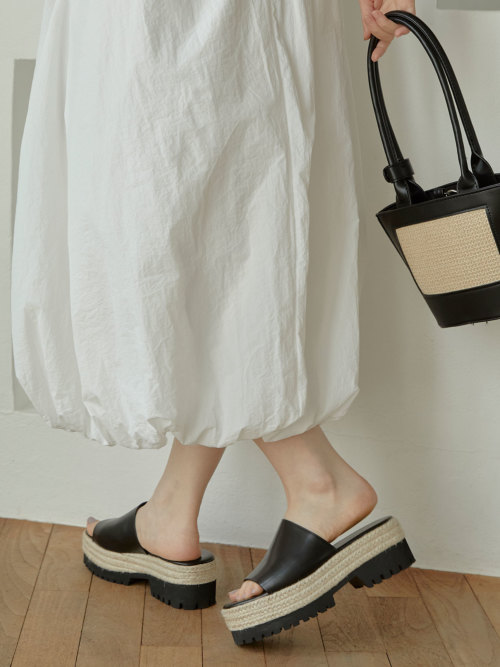TO BE CHIC レーヨンナイロンフラワーモチーフビジューアンサンブル